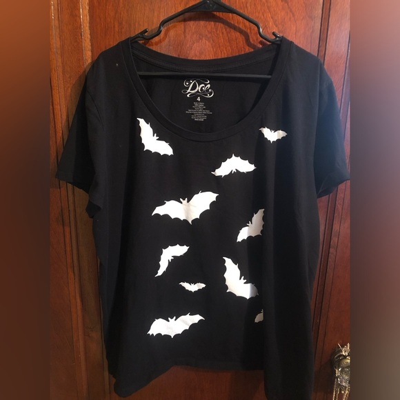 Torrid Black Bat Graphic Crew Neck T-Shirt (Plus Size) - Picture 1 of 4